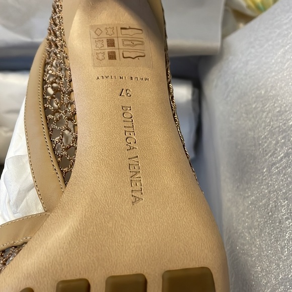 BOTTEGA VENETA Chain-embellished macramé and leather mesh pumps beige 37 - Picture 14 of 14